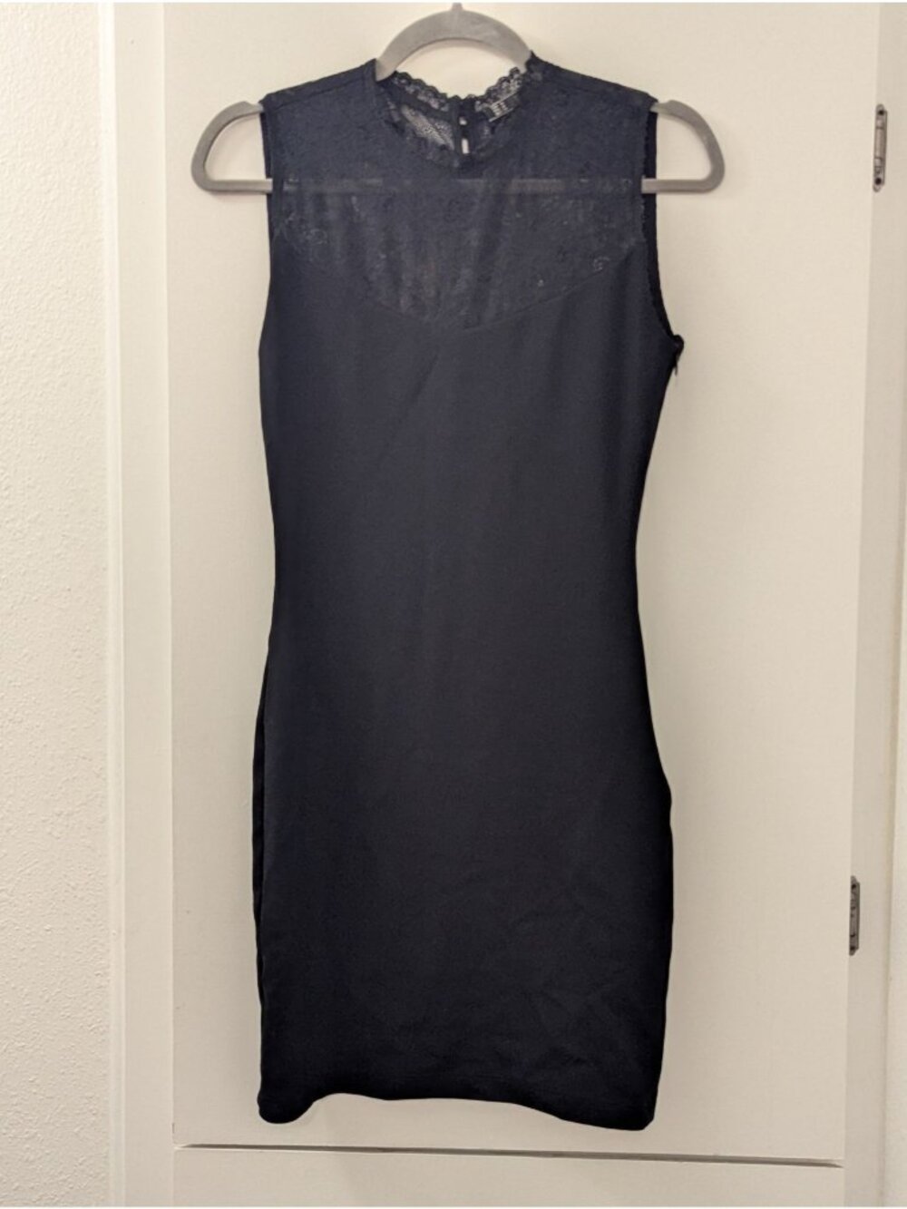 Trafaluc x Zara Sleeveless Black Lace Bodycon Dress With Back Button Closure & S
